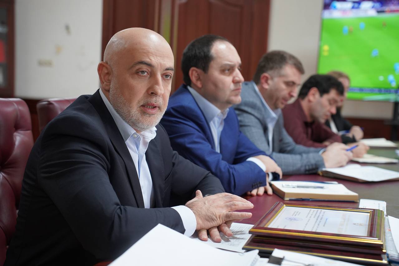 Под руководством Заура Эминова прошла еженедельная планёрка